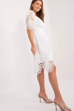 Robe tendre en dentelle blanche