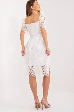 Robe tendre en dentelle blanche