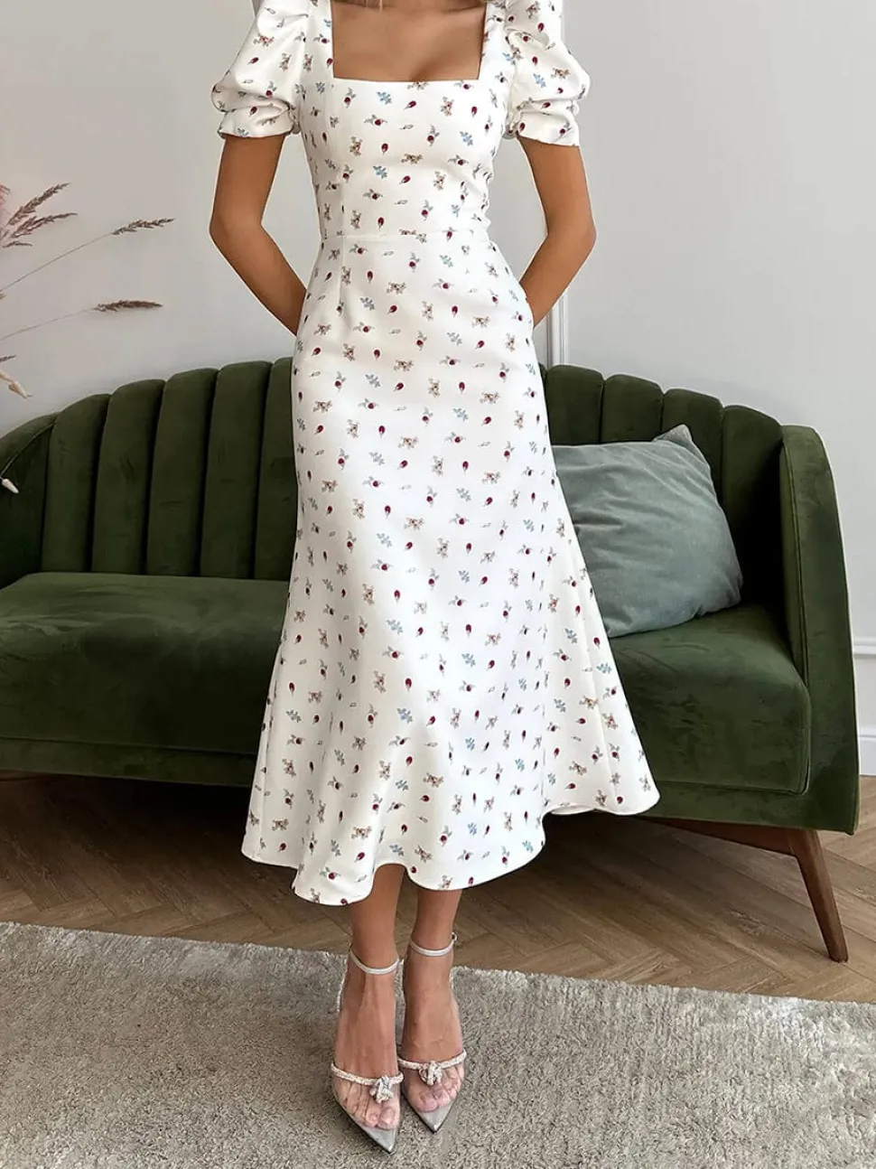 Robe été fleurie midi col carré