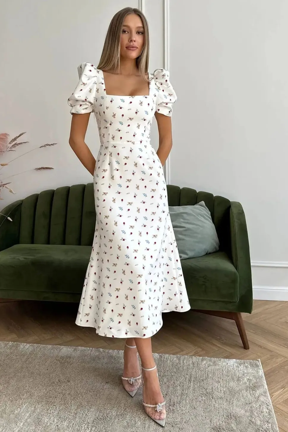 Robe été fleurie midi col carré