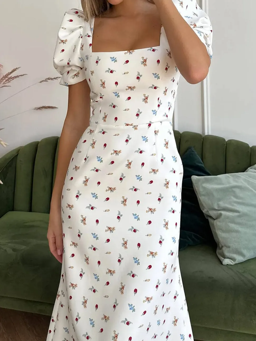 Robe été fleurie midi col carré