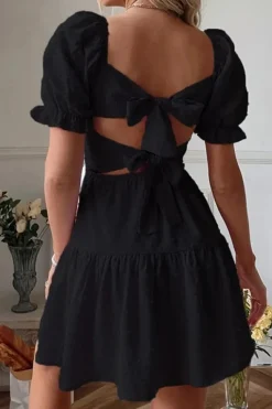 Robe été à manches bouffantes et encolure carrée