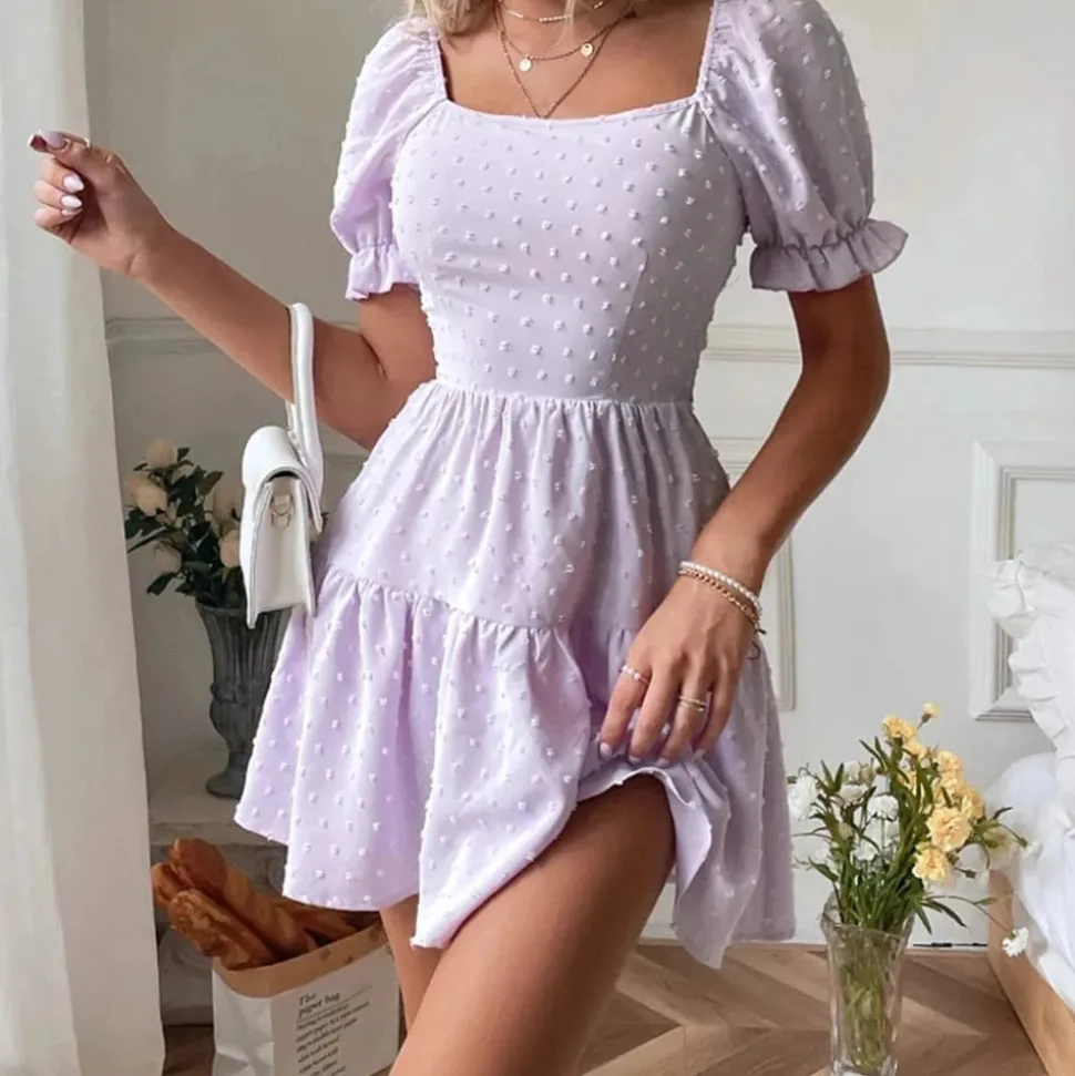 Robe été à manches bouffantes et encolure carrée