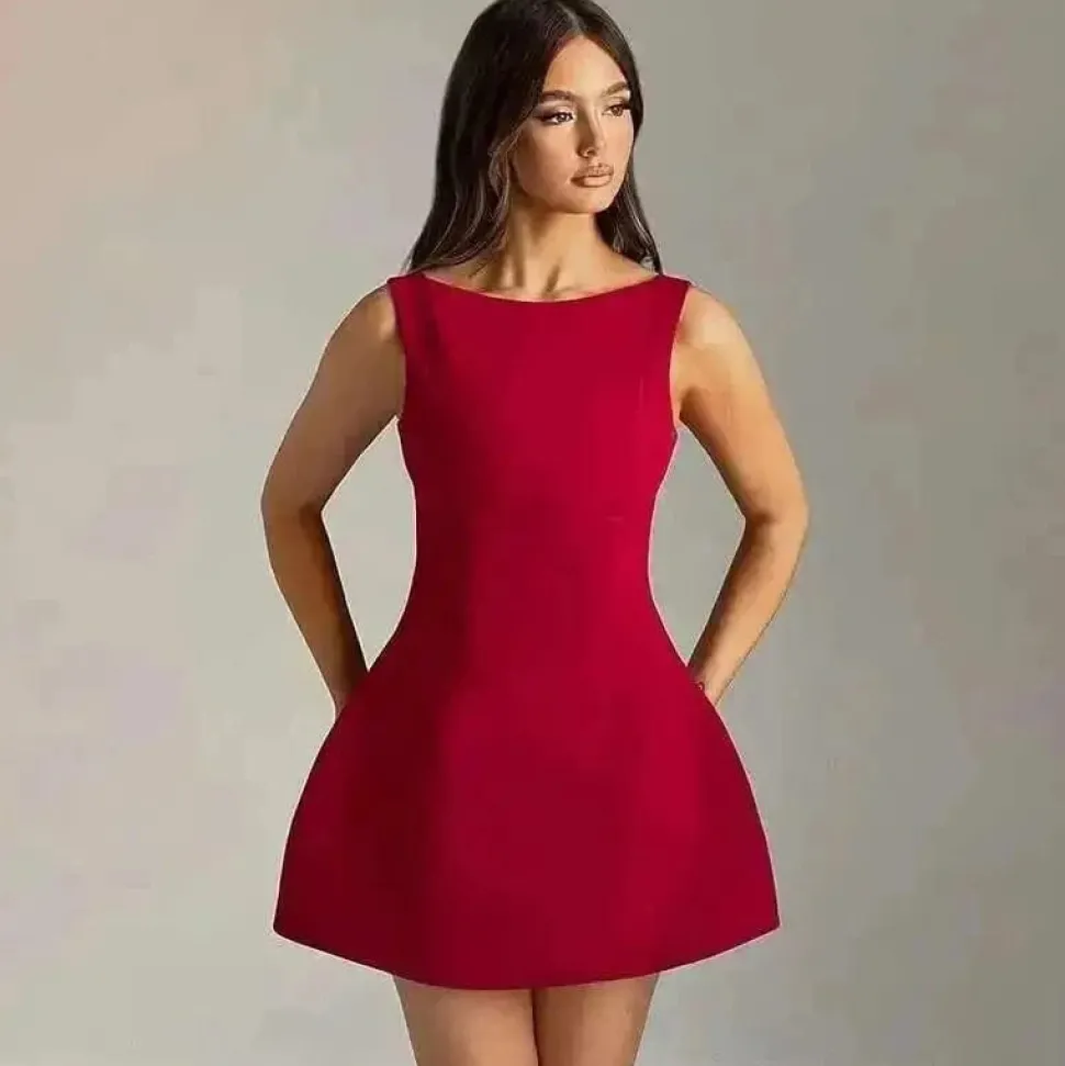 Robe trapèze courte chic sans manches