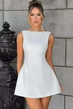 Robe trapèze courte chic sans manches