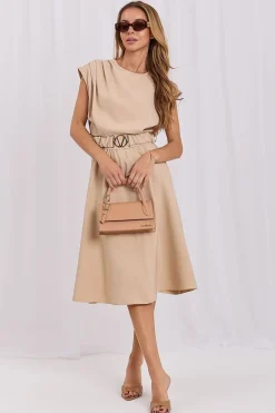Robe évasée beige fluide manches courtes