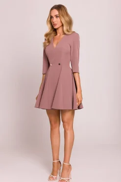 Robe évasée courte avec boutons décoratifs