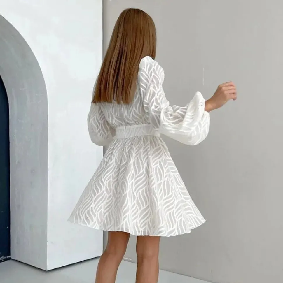 Robe évasée courte manches longues bouffantes