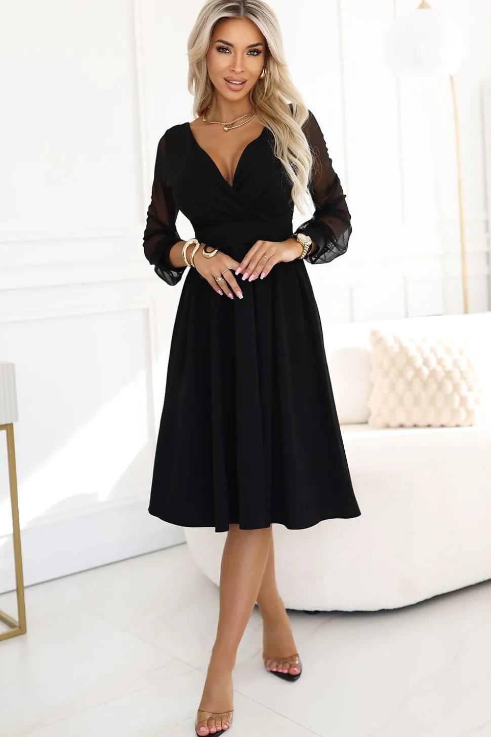 Robe évasée noire chic manches transparentes